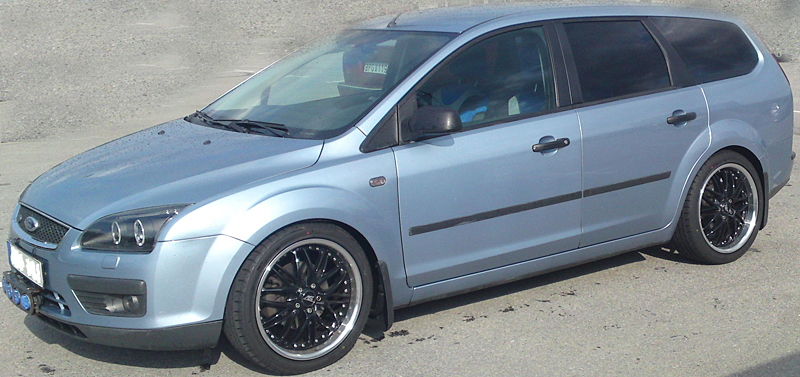 Fälgar Zero Ess Gloss Black och 225/40 R18, Ford Focus II 2006