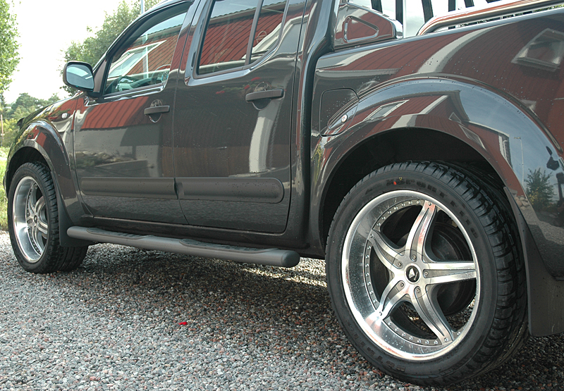 Fälgar Diamond Model 548 Gun Metal Polished och 305/40 R22, Nissan Navara 2005