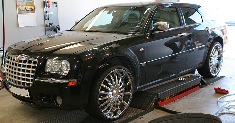 Fälgar Zerooq Karizzma CHROME och 275-25-24, Chrysler 300C 2006
