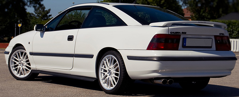 Fälgar Dezent Motion White Blueline med 205/40 R17, Opel Calibra 2006