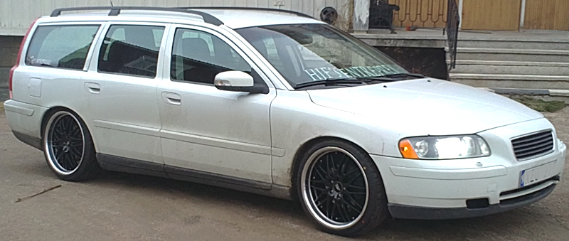 Fälgar Zero Munchen Gloss Black och 235/35 R19, Volvo V70 2006