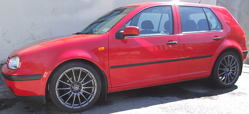 Fälgar Wolfrace Pro Lite Gun Metal och 225/40 R18, VW Golf IV 2000