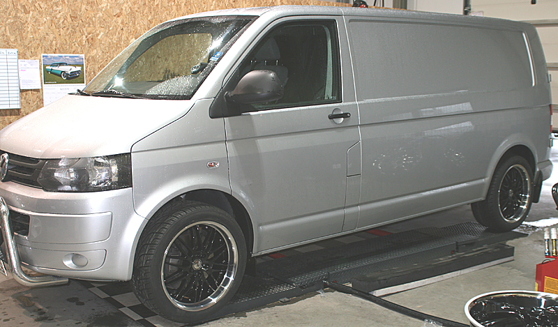 Fälgar Zerooq Munchen Black och 275/40 R20, VW T5 2010